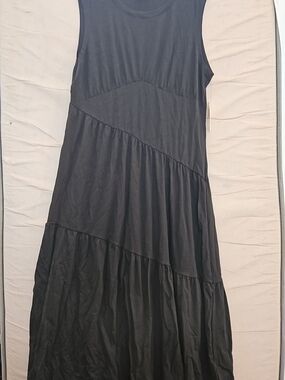 DKNY Sleeveless Black Tiered Midi Dress